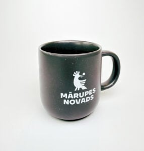 Keramikas krūze ar logo, melna