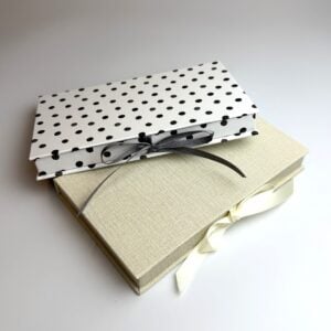 Naudas / dāvanu kastīte.